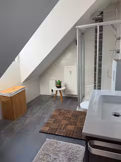 Full bathroom 2