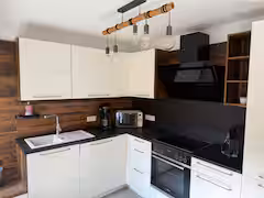 Full kitchen